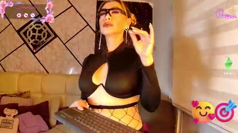 Snapshot of evelynagrey chatting on 07-21-26, 11:34 EvelynaGrey online show from 07-21-26, 11:34