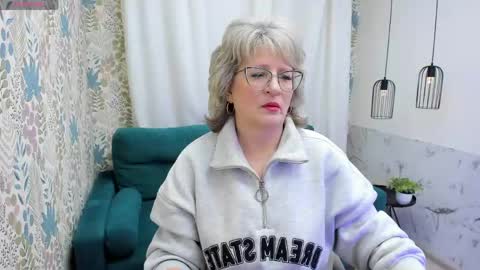 Evelyn online show from 05-07-26, 05:02