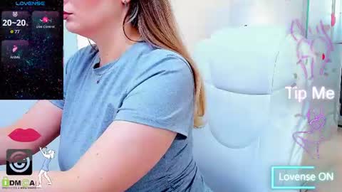Snapshot of evelyne_rose chatting on 07-12-26, 06:15 evelyne_rose online show from 07-12-26, 06:15