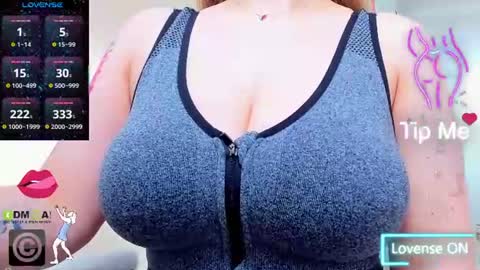 Snapshot of evelyne_rose chatting on 07-18-26, 05:33 evelyne_rose online show from 07-18-26, 05:33