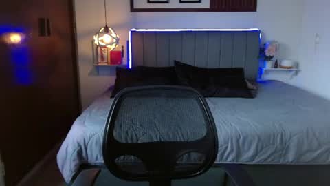 evelynn_fox_ online show from 07-27-26, 06:59