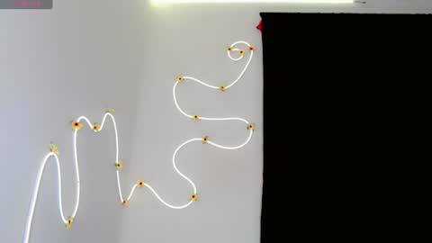 everlin_01 online show from 06-19-26, 03:00