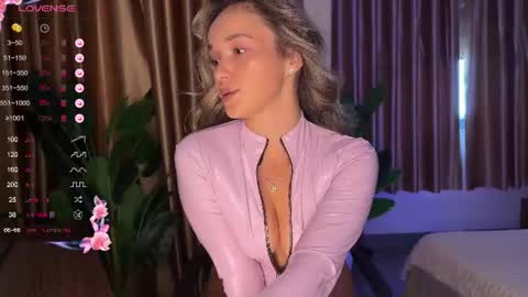 Snapshot of evielina chatting on 06-22-26, 11:57 evielina online show from 06-22-26, 11:57