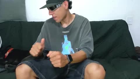 Snapshot of evil_boss1 chatting on 04-09-26, 11:10 evil_boss1 online show from 04-09-26, 11:10