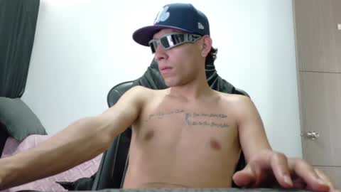 Snapshot of evil_boss1 chatting on 07-11-26, 04:32 evil_boss1 online show from 07-11-26, 04:32