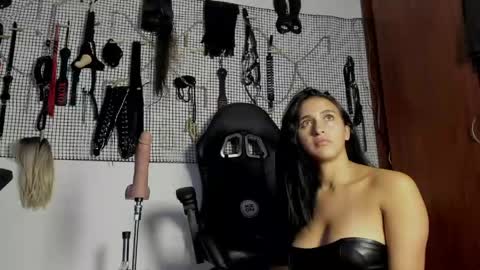 Snapshot of evil_sammy chatting on 05-11-26, 08:50 Mistress Sammy online show from 05-11-26, 08:50