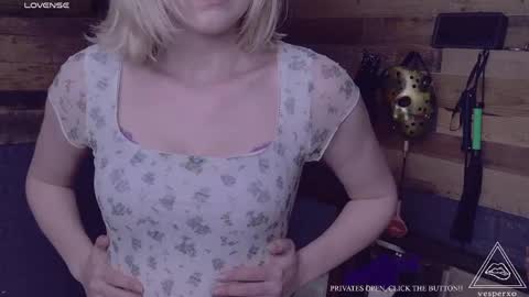Snapshot of evilvillainess chatting on 04-28-26, 12:10 Vesper - online show from 04-28-26, 12:10