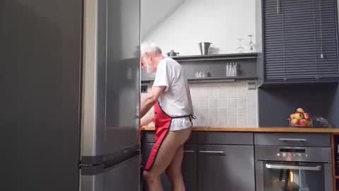 Snapshot of ewaldwillems99 chatting on 04-06-26, 01:12 Naaktloper online show from 04-06-26, 01:12