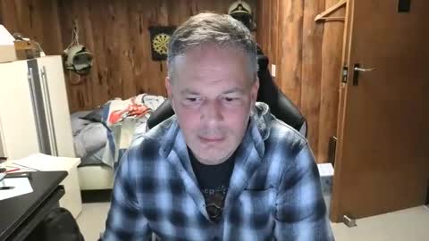 Snapshot of exibe1219 chatting on 10-20-25, 12:27 exibe1219 online show from 10-20-25, 12:27