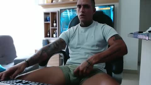 Snapshot of exotic_dude chatting on 01-05-26, 05:27 camilo online show from 01-05-26, 05:27