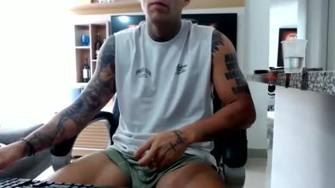 Snapshot of exotic_dude chatting on 06-17-26, 03:35 camilo online show from 06-17-26, 03:35