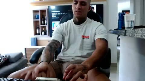 Snapshot of exotic_dude chatting on 06-21-26, 05:04 camilo online show from 06-21-26, 05:04