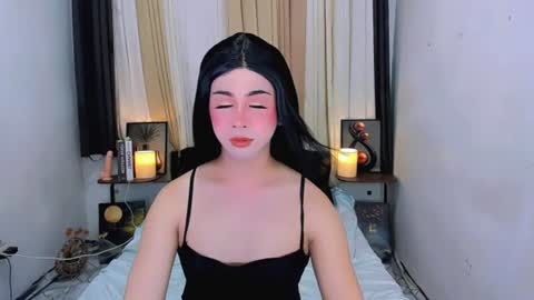 Snapshot of expensive_elise chatting on 06-22-26, 10:45 expensive_elise online show from 06-22-26, 10:45