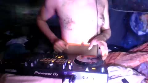 Snapshot of fadeyisteven32 chatting on 08-09-26, 09:42 fadeyisteven32 online show from 08-09-26, 09:42