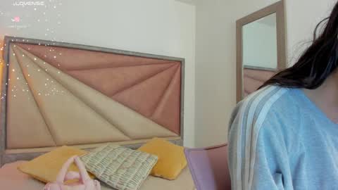 Snapshot of faloonroussel chatting on 05-21-26, 06:15 Faloon online show from 05-21-26, 06:15