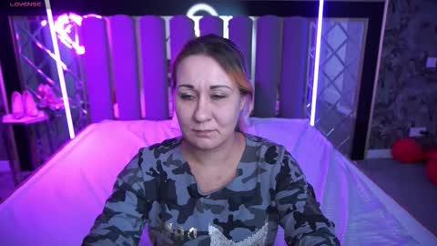 Snapshot of famousemuse chatting on 03-26-26, 01:38 famousemuse online show from 03-26-26, 01:38