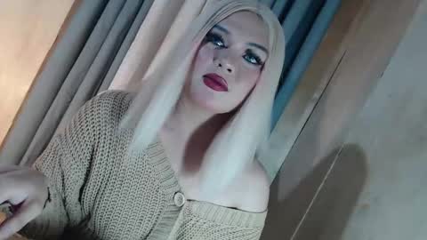 DANIELLA - DONT FORGET TO GIVE ME A THUMBSU UP online show from 05-19-26, 09:54
