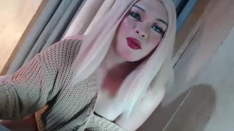 DANIELLA - DONT FORGET TO GIVE ME A THUMBSU UP online show from 05-25-26, 11:55