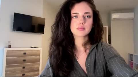 Mia online show from 06-27-26, 12:22