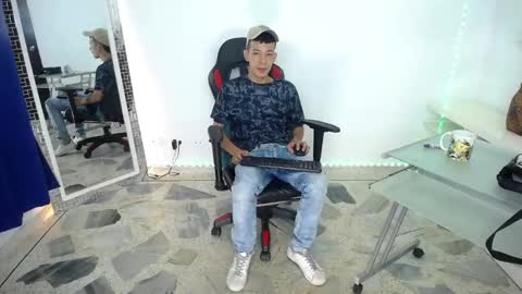 Favel Gomez online show from 12-21-24, 01:21