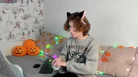 Felix online show from 10-31-25, 04:24