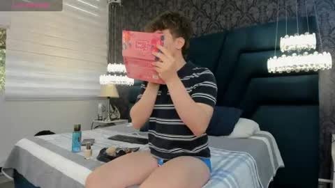 Snapshot of femboy_max chatting on 06-23-26, 11:41 Femboy Max online show from 06-23-26, 11:41