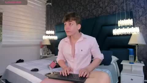 Snapshot of femboy_max chatting on 06-25-26, 11:48 Femboy Max online show from 06-25-26, 11:48