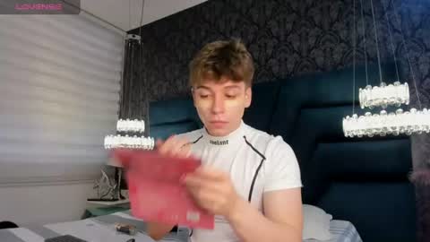 Snapshot of femboy_max chatting on 07-10-26, 11:57 Femboy Max online show from 07-10-26, 11:57