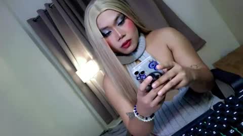 Snapshot of femboy_veronica chatting on 06-15-26, 04:31 femboy_veronica online show from 06-15-26, 04:31