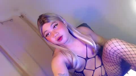 Snapshot of femboy_veronica chatting on 06-25-26, 09:19 femboy_veronica online show from 06-25-26, 09:19