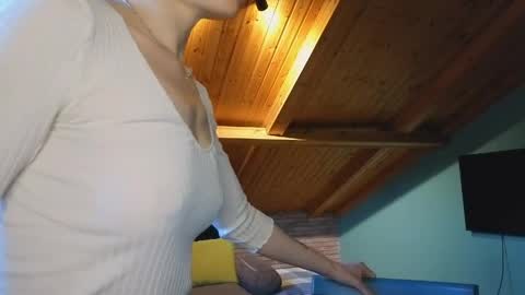 Leya online show from 05-17-26, 03:52