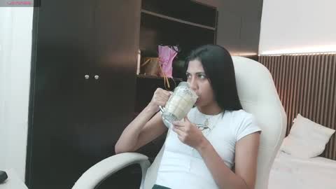 Freyja  online show from 04-11-26, 01:21