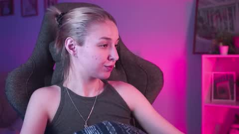 Snapshot of filipinaadams chatting on 02-23-25, 05:01 cap and Lana online show from 02-23-25, 05:01