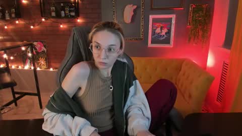 Snapshot of filipinaadams chatting on 09-08-25, 08:19 cap and Lana online show from 09-08-25, 08:19