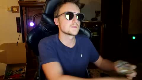 FingerExpert online show from 09-20-25, 08:32