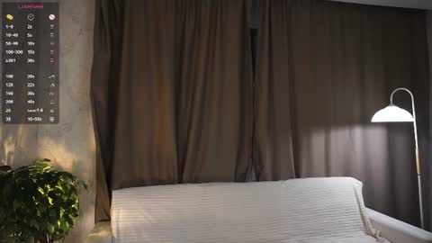 Snapshot of fionawhynot chatting on 06-30-26, 06:53 Emily online show from 06-30-26, 06:53