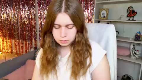 Snapshot of fioramarmoris chatting on 06-13-26, 06:33 fiora online show from 06-13-26, 06:33