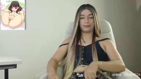Snapshot of fiorella_sweetsucker chatting on 06-23-26, 02:20 FIORELLA online show from 06-23-26, 02:20
