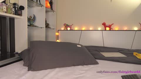 Tia online show from 02-08-25, 03:31