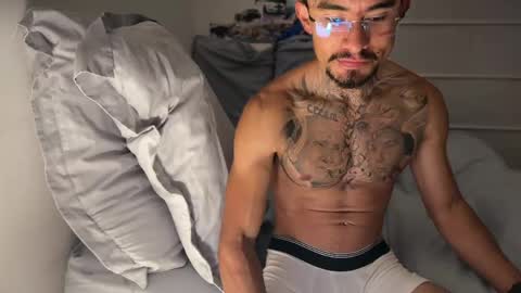 Snapshot of fitjacques chatting on 06-08-26, 02:45 fitjacques online show from 06-08-26, 02:45