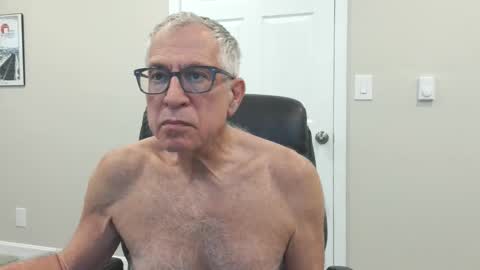 Snapshot of fitman999 chatting on 05-25-26, 07:53 Jon online show from 05-25-26, 07:53