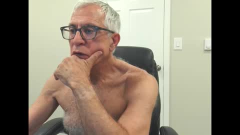 Snapshot of fitman999 chatting on 06-08-26, 01:28 Jon online show from 06-08-26, 01:28