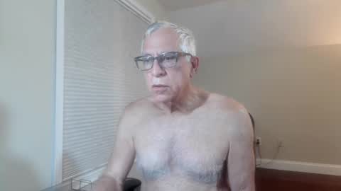 Snapshot of fitman999 chatting on 06-10-26, 08:02 Jon online show from 06-10-26, 08:02