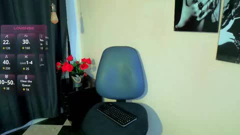 flor_gil online show from 12-22-25, 06:43