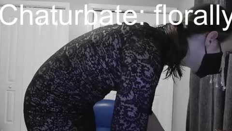 Snapshot of florally chatting on 05-14-26, 05:36 Florally Mille Bun online show from 05-14-26, 05:36