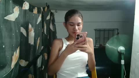 Snapshot of florloversweet1 chatting on 04-18-26, 04:44 florloversweet1 online show from 04-18-26, 04:44