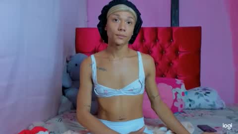 Snapshot of flower_weed chatting on 03-21-26, 05:12 Flower weed online show from 03-21-26, 05:12