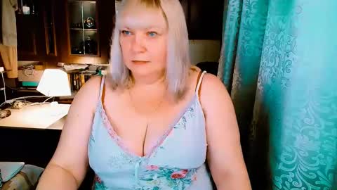 Snapshot of flowerahbutterf chatting on 09-21-25, 08:21 FlowerAhButterf online show from 09-21-25, 08:21