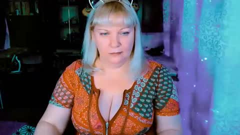 Snapshot of flowerahbutterf chatting on 12-14-25, 12:49 FlowerAhButterf online show from 12-14-25, 12:49