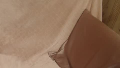 say meow and send tip  online show from 01-17-26, 04:28